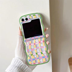 Cute Flower Phone Case For Galaxy Z Flip 3/Galaxy Z Flip 4/Galaxy Z Flip 5/Galaxy Z Flip 6 - Plaid Daisy and Plaid Flowers