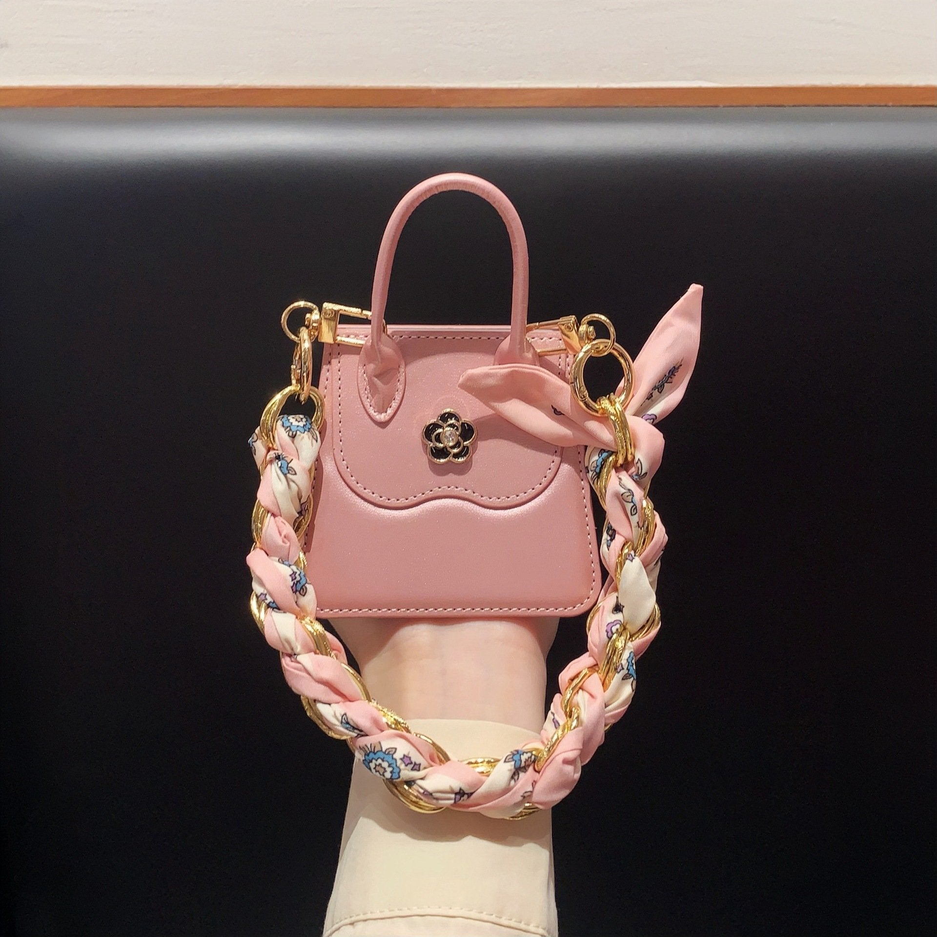 Luxury Flower Handbag Phone Case for Galaxy Z Flip 3/Galaxy Z Flip 4/Galaxy Z Flip 5/Galaxy Z Flip 6