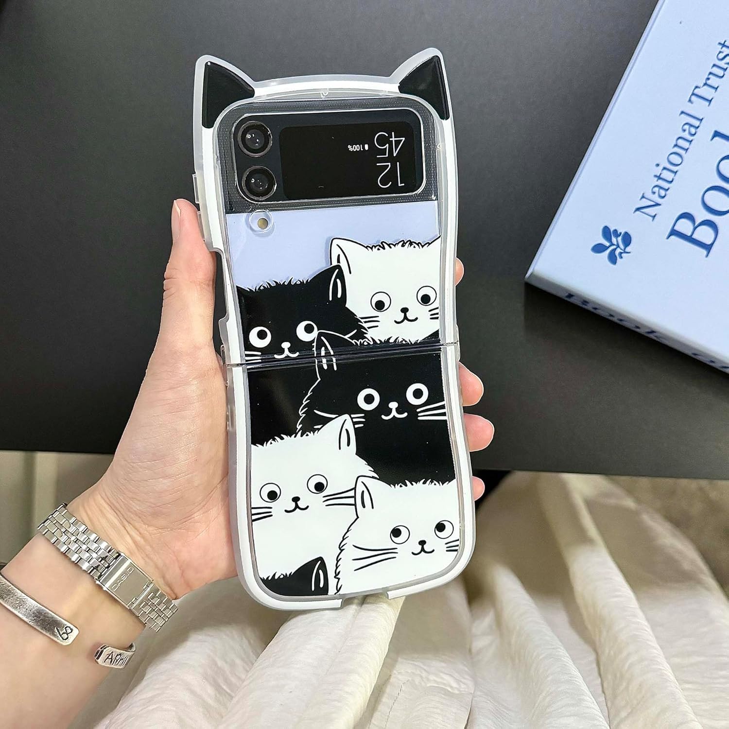 🐱[New Cat Ears] Black and White Cat Phone Case, Suitable for Galaxy Z Flip 3 / Galaxy Z Flip 4 / Galaxy Z Flip 5 / Galaxy Z Flip 6