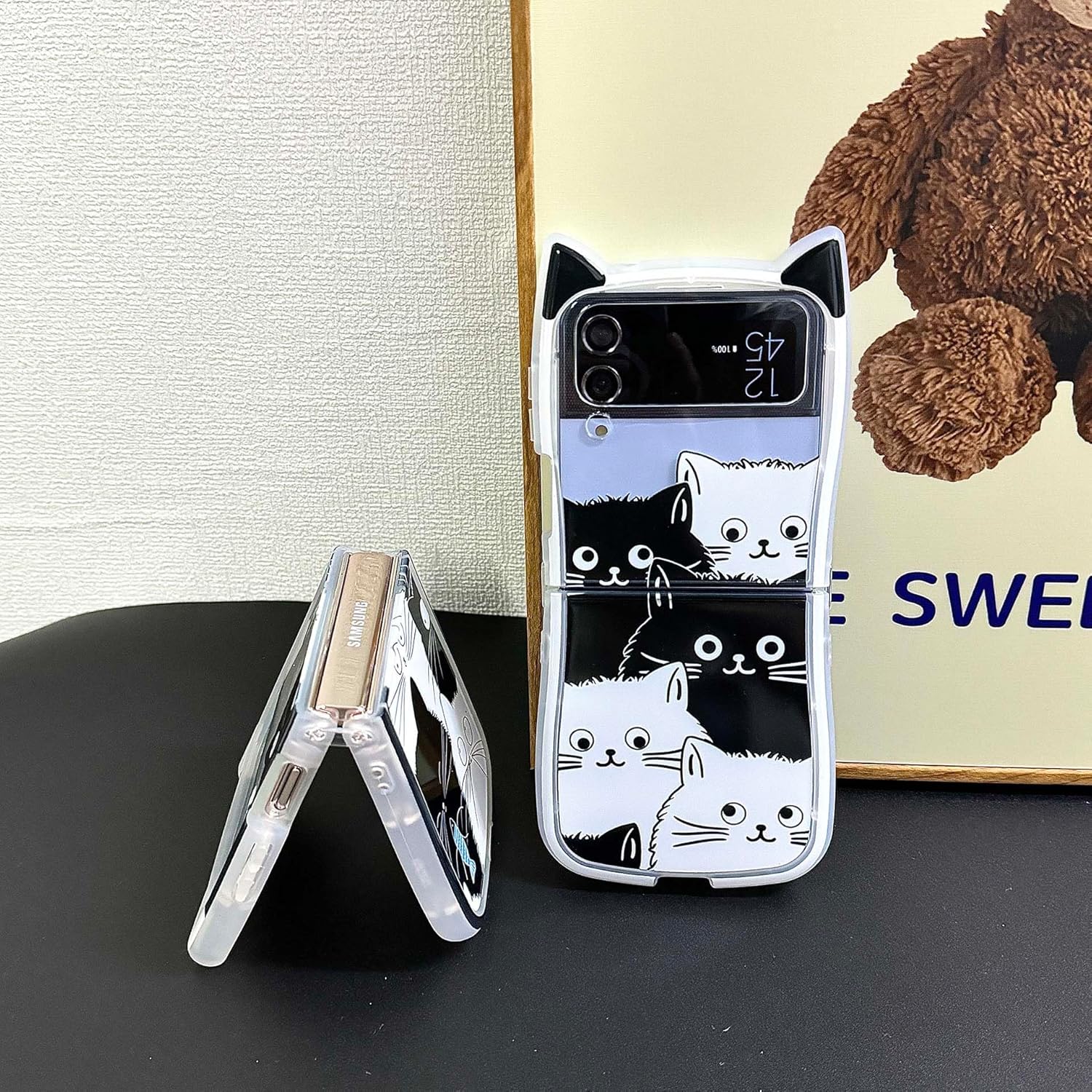 🐱[New Cat Ears] Black and White Cat Phone Case, Suitable for Galaxy Z Flip 3 / Galaxy Z Flip 4 / Galaxy Z Flip 5 / Galaxy Z Flip 6