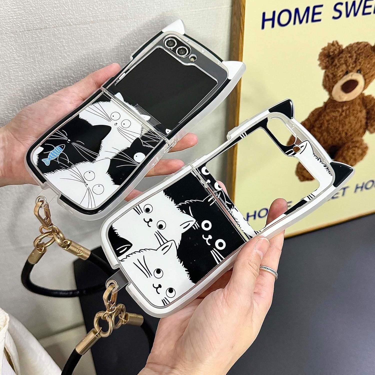 🐱[New Cat Ears] Black and White Cat Phone Case, Suitable for Galaxy Z Flip 3 / Galaxy Z Flip 4 / Galaxy Z Flip 5 / Galaxy Z Flip 6