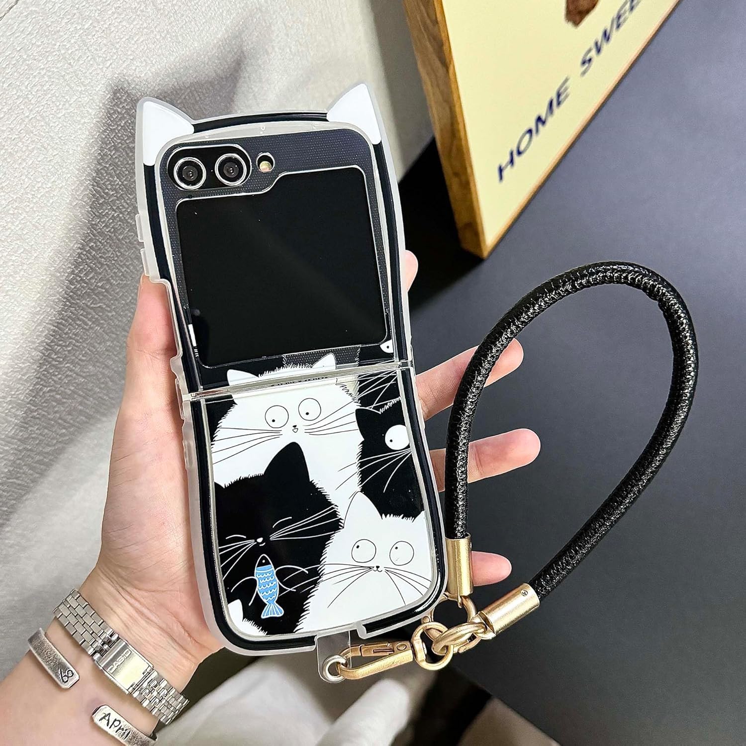 🐱[New Cat Ears] Black and White Cat Phone Case, Suitable for Galaxy Z Flip 3 / Galaxy Z Flip 4 / Galaxy Z Flip 5 / Galaxy Z Flip 6