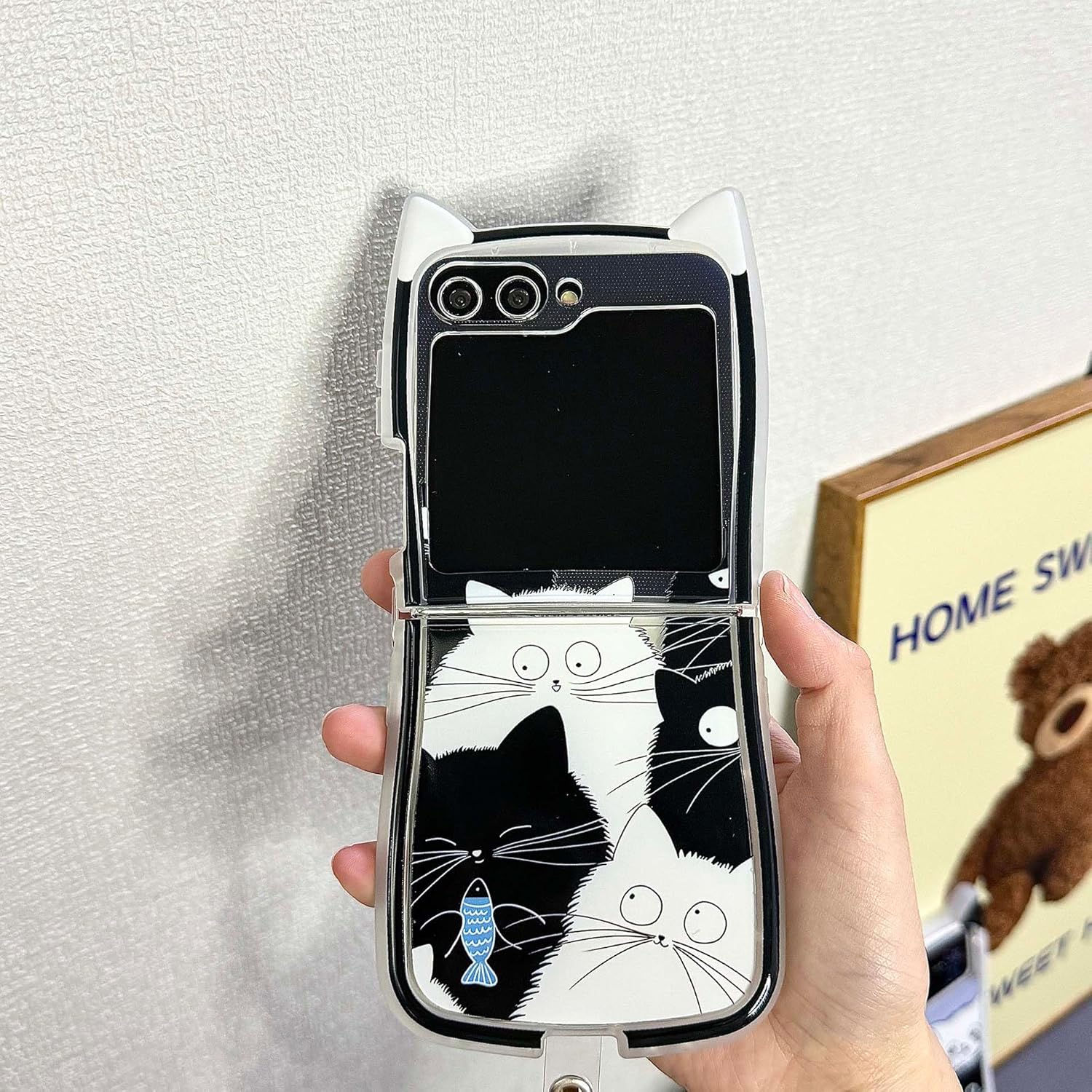 🐱[New Cat Ears] Black and White Cat Phone Case, Suitable for Galaxy Z Flip 3 / Galaxy Z Flip 4 / Galaxy Z Flip 5 / Galaxy Z Flip 6